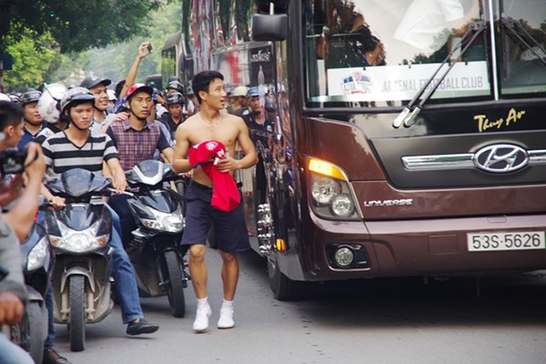 Emirates Cup 2013: Tâm điểm Vũ Xuân Tiến 1