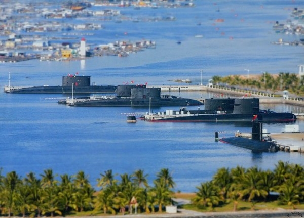 Tàu ngầm hải quân PLA tại cảng Tam Á, Hải Nam