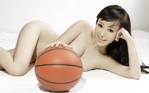 Người đẹp mê bóng rổ Han Yifei khoe nhan sắc kiều diễm trong xế hộp 2