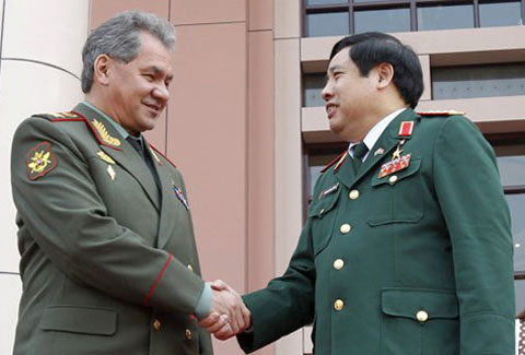 Bộ trưởng Quốc phòng Nga Sergei Shoigu và Bộ trưởng Quốc phòng Phùng Quang Thanh 