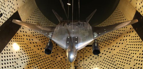Một mô hình máy bay được cho là PAK-DA thử nghiệm trong đường hầm gió.
