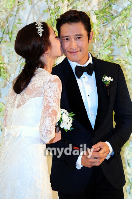 Lee Byung Hun và Lee Min Jung hạnh phúc trong đám cưới 3