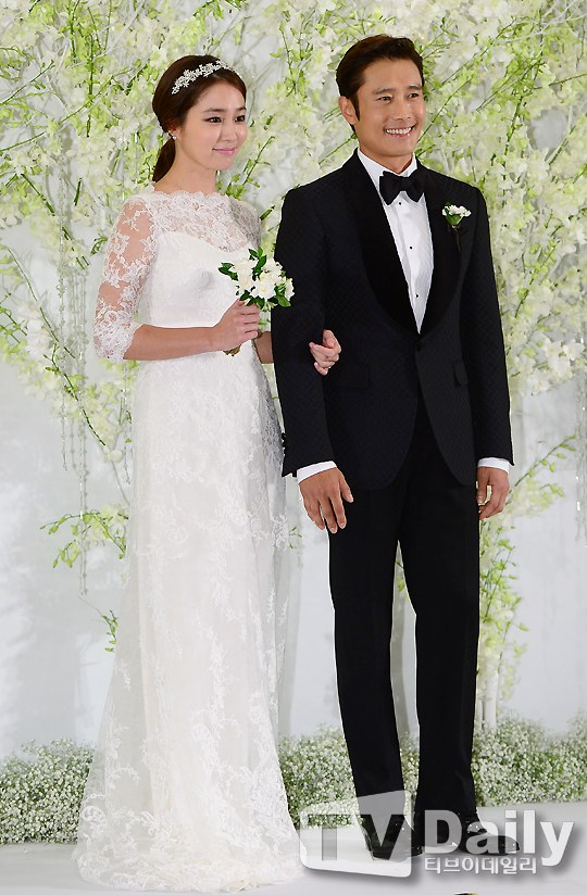 Lee Byung Hun và Lee Min Jung hạnh phúc trong đám cưới 5