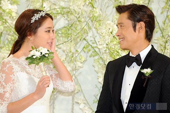 Lee Byung Hun và Lee Min Jung hạnh phúc trong đám cưới 11