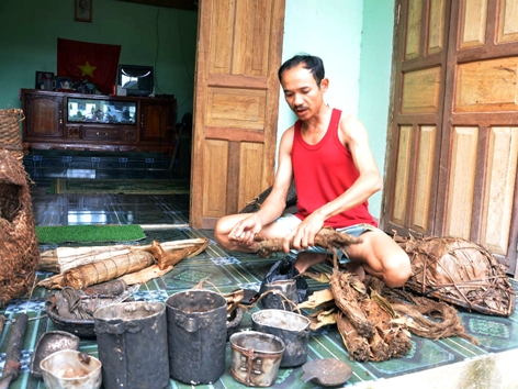 Ông Lâm bày tài sản của cha con “người rừng” và hét giá khủng với mọi người