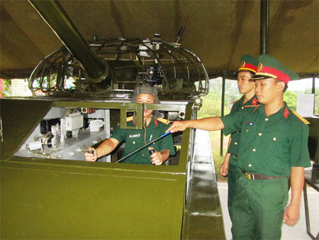Hệ thống mô phỏng ca-bin tập lái xe tăng phục vụ huấn luyện của Lữ đoàn xe tăng 203.