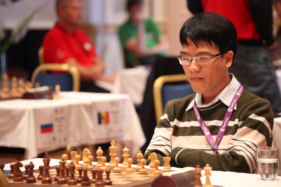 Lê Quang Liêm đã hòa đương kim vô địch thế giới Peter Svidler ở ván tiêu chuẩn lượt đi vòng 4 World Cup 2013