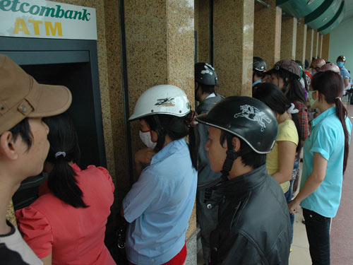 Những nỗi khổ xuất phát từ 'gã tội phạm'... ATM