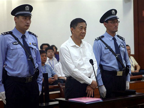 Bạc Hy Lai khuấy động phiên tòa
