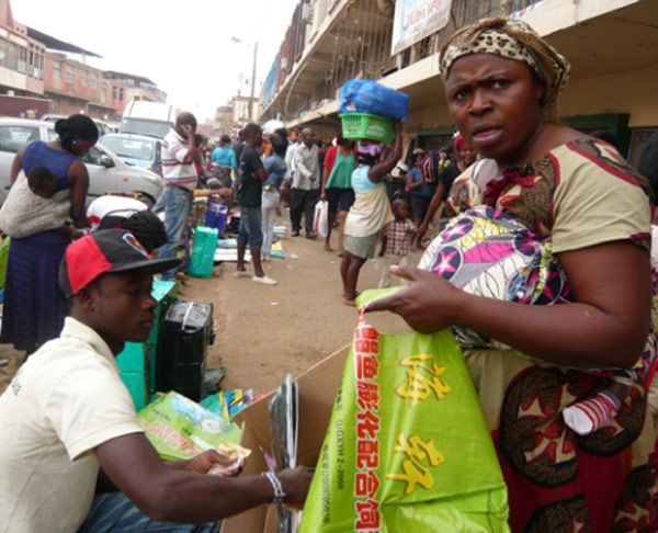 Hình ảnh 'chợ Đồng Xuân' ở Angola