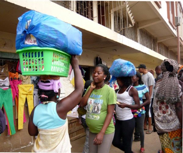 Hình ảnh 'chợ Đồng Xuân' ở Angola