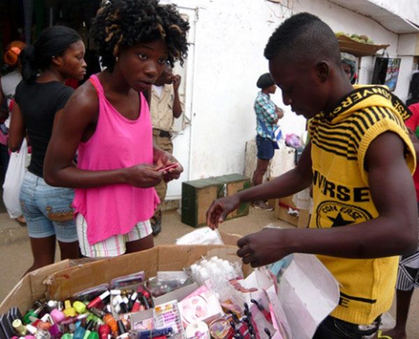 Hình ảnh 'chợ Đồng Xuân' ở Angola