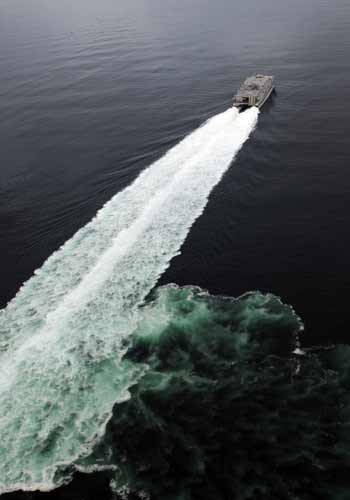 Mỹ chính thức thử nghiệm tàu đổ bộ siêu tốc catamaran