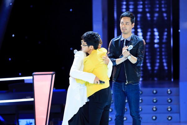 The Voice đo ván 2: Hồng Nhung bật khóc khi phải loại cô bé "cặp 3 lá" 3