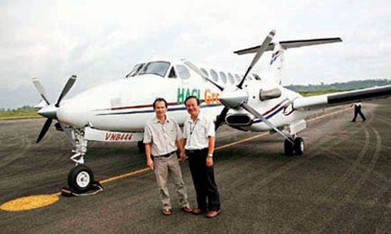 Những doanh nhân Việt chi chục tỷ sở hữu máy bay, xe 'khủng' 