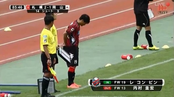 Công Vinh vào sân, Sapporo nhận bàn thua phút bù giờ 2
