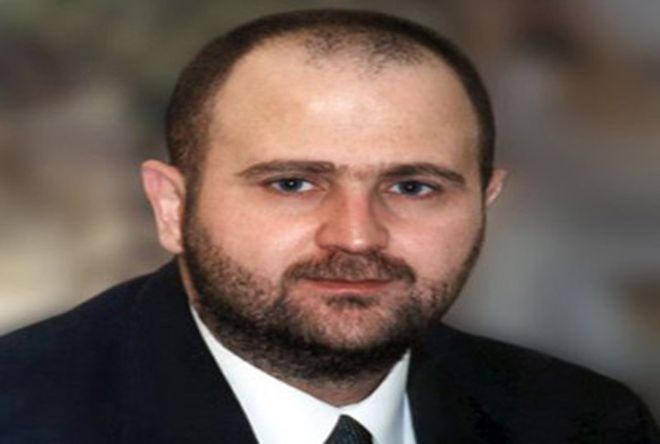 
	Majd al-Assad (1966–2009) là em trai của Tổng thống Assad. Theo hãng tin SANA của Syria, Majd chết vào năm 2009 sau một trận ốm dài, hưởng thọ 43 tuổi. Ảnh: Yalibnan.