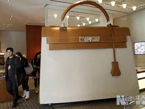 Đại gia Hồng K&ocirc;ng t&uacute;ng bấn