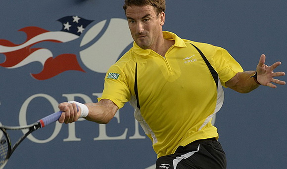 US Open 2013 - Tàu tốc hành Federer lại trật xích