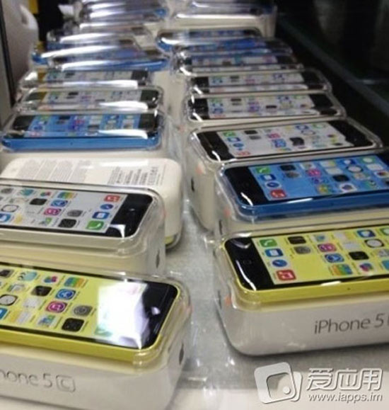 Lộ ảnh loạt iPhone 5C đã đóng hộp