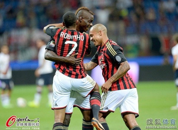 "Bad boy" Balotelli xuất sắc trên sân cỏ nhờ bạn gái mới? 5