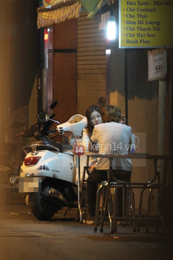 Bùi Anh Tuấn chở bạn gái đi chơi bằng xe máy 6