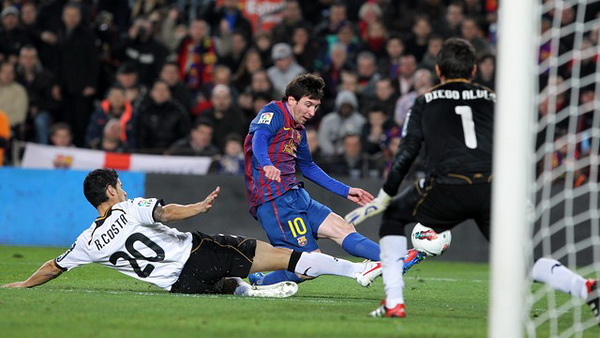 Messi: Nỗi kinh sợ của người Sevilla