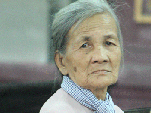  	Mẹ nhà báo Hoàng Hùng, bà Nguyễn Thị Kim Nga- với nỗi đau về cái chết đầy oan khuất của con