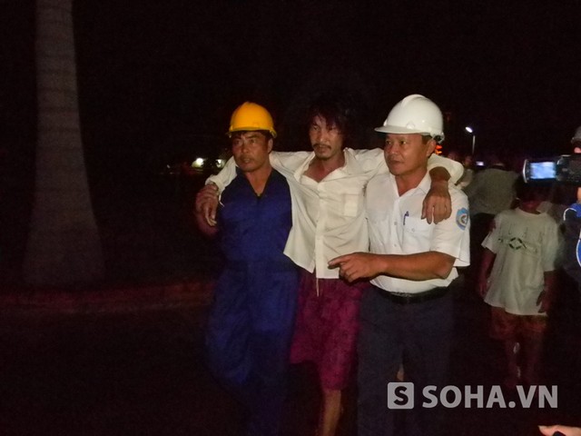 Cả 4 nạn nhân được đưa vào bờ đều gặp vấn đề về sức khỏe: anh Hồng và Bé thương thương ở chân, anh Thanh bị thương ở tay, ông Nhiệm bị sốt