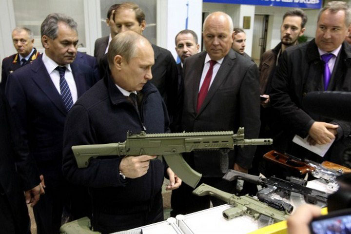 Tổng thống Putin khoe hàng loạt súng trường mới