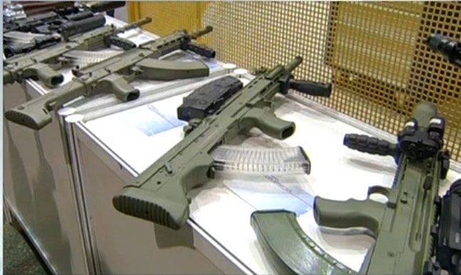 Tổng thống Putin khoe hàng loạt súng trường mới