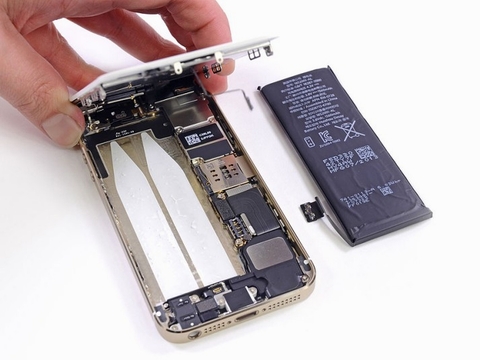 Mổ “bụng” smartphone cao cấp nhất của Apple