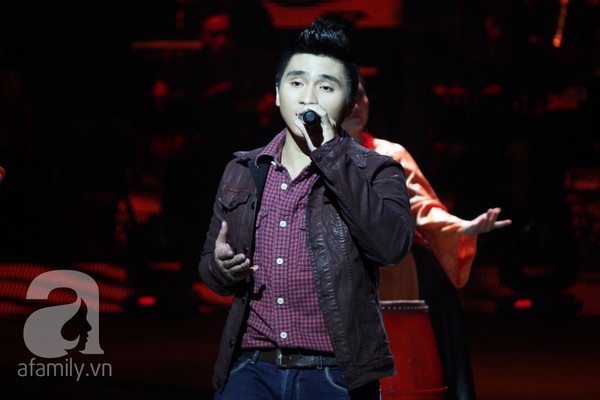 The Voice liveshow 2: Hà Linh gây chú ý với hình ảnh gợi cảm hát quan họ 13