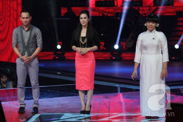 The Voice liveshow 2: Hà Linh gây chú ý với hình ảnh gợi cảm hát quan họ 24