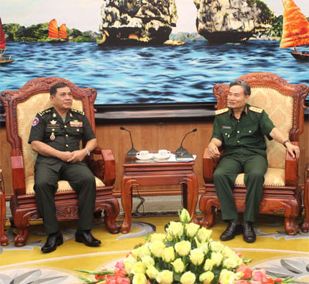 Thượng tướng Trương Quang Khánh tiếp Đại tướng Pếch Chươn