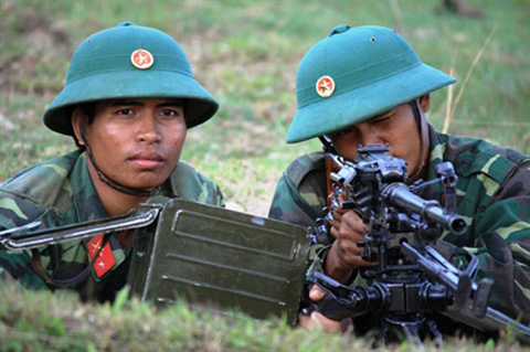 Quan sát, lấy điểm ngắm trên mục tiêu 