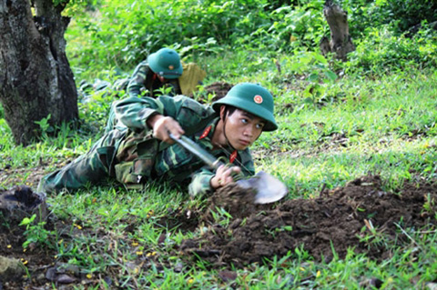 Luyện tập đào công sự chiến đấu cá nhân 