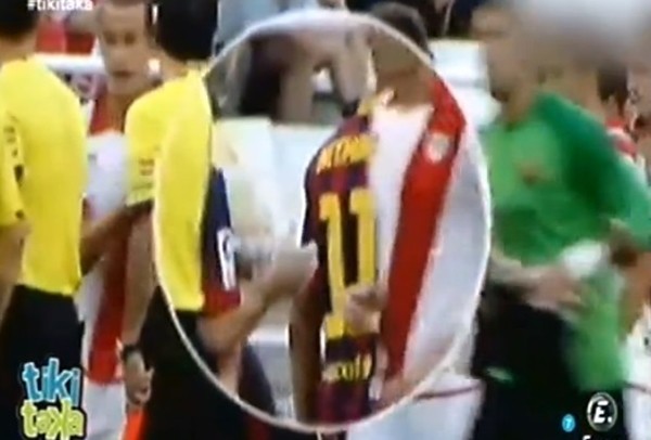 Messi lại bị tố khinh người khi từ chối bắt tay hậu vệ Vallecano 2