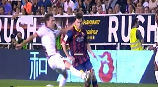 Messi lại bị tố khinh người khi từ chối bắt tay hậu vệ Vallecano 3