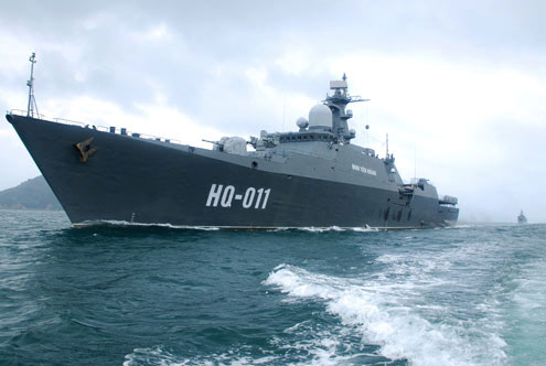 Chiến hạm Đinh Tiên Hoàng số hiệu HQ 011 của Việt Nam