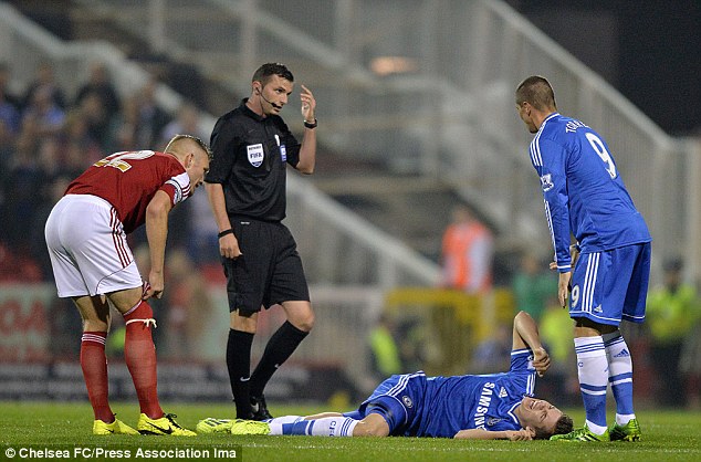 Để thắng một đội “nhà quê”, Chelsea phải trả giá quá chát