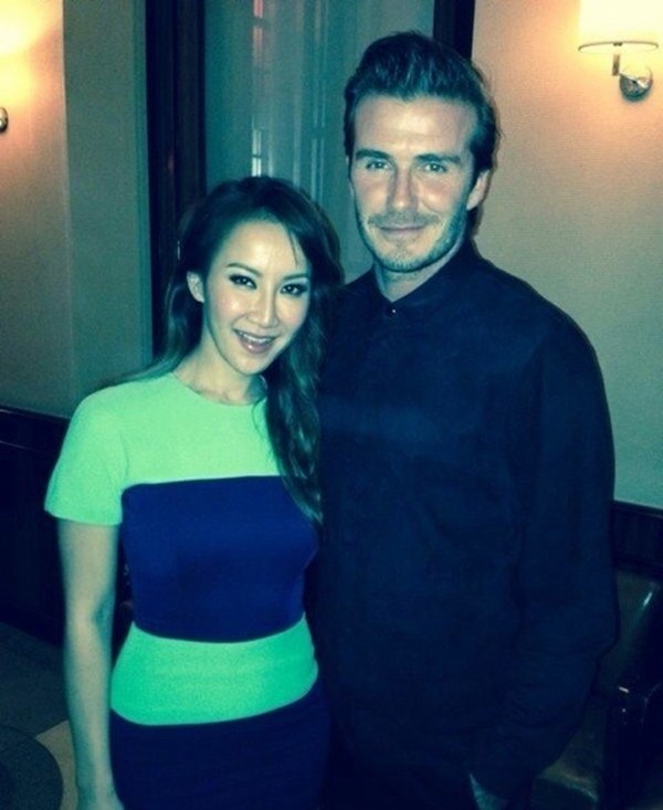 Để bà xã ở nhà, Beckham đi ăn tối và tặng quà người đẹp Hong Kong 7