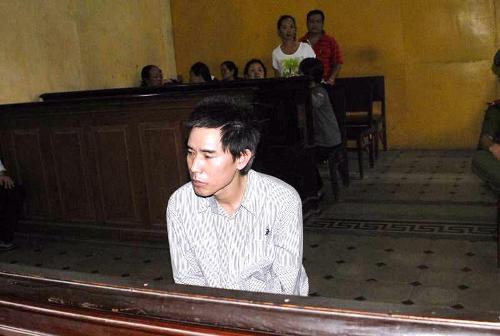  	Hiếp dâm con riêng rồi bị vợ phát hiện Phạm Văn Thuyên đã năn nỉ xin vợ bỏ qua