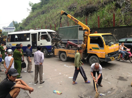 Hiện trường vụ tai nạn kinh hoàng.