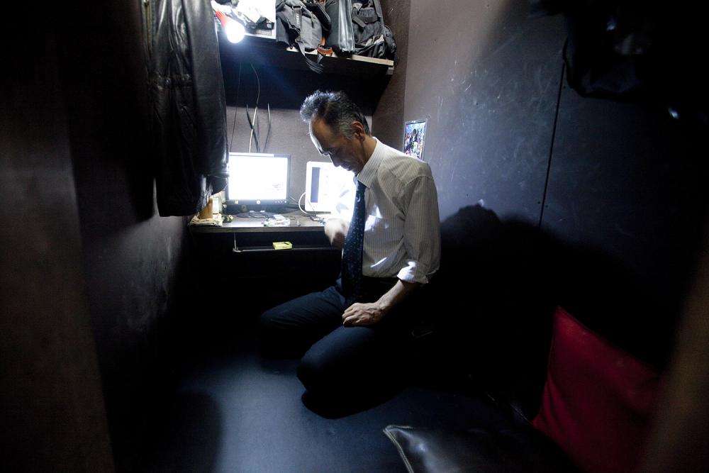 Nhìn ra thế giới: Góc khuất đen tối của người lao động Nhật Bản