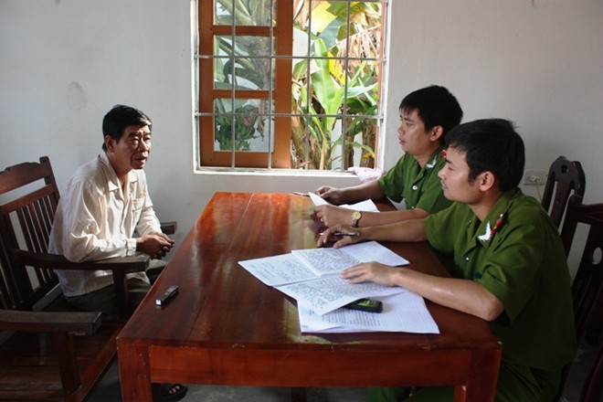 
	Ông Trương Văn Thái trả lời các câu hỏi của điều tra viên tại cơ quan điều tra. Ông tỏ ra vô cùng ân hận.