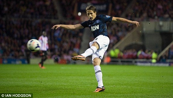 Cú volley thần sầu của Januzaj, giải cứu Man United