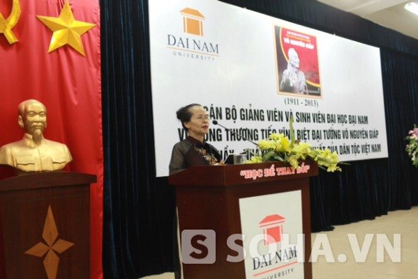 Thạc sỹ Trần Thị Thanh Liêm xúc động đọc bài thơ viết về Đại tướng.