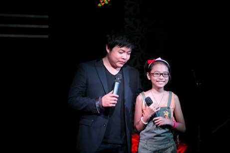  Gia đình Phương Mỹ Chi cho con chạy show ngày trong tuần