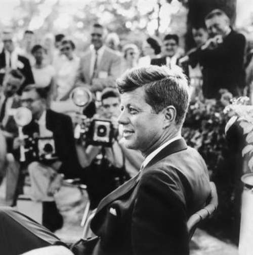 
	John F. Kennedy tại cuộc họp báo ở Omaha, bang Nebraska, năm 1959. Ảnh: AP.